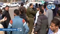 سائقو دمياط يضربون عن العمل ويتجمهرون أمام مبنى محافظة الدقهلية