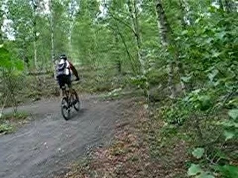 Saut VTT champs de bosses a Raismes