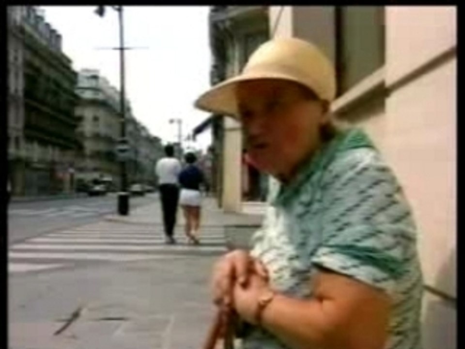 STRIP TEASE - LE FILS A MAMAN