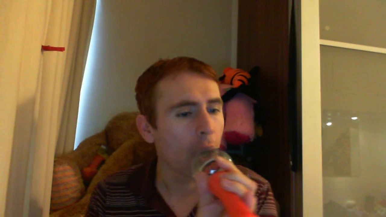 Wiwi égratigne "comme un homme dans la foule" de Linda Prisset