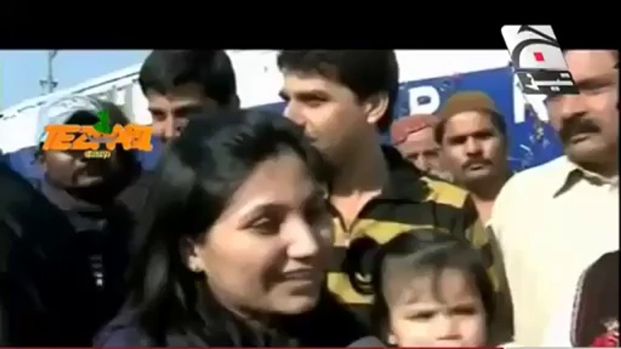 Tezabi Totay Punjabi Family at Railway Station