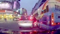 Conduire en Asie : Compilation d'accidents de voiture!