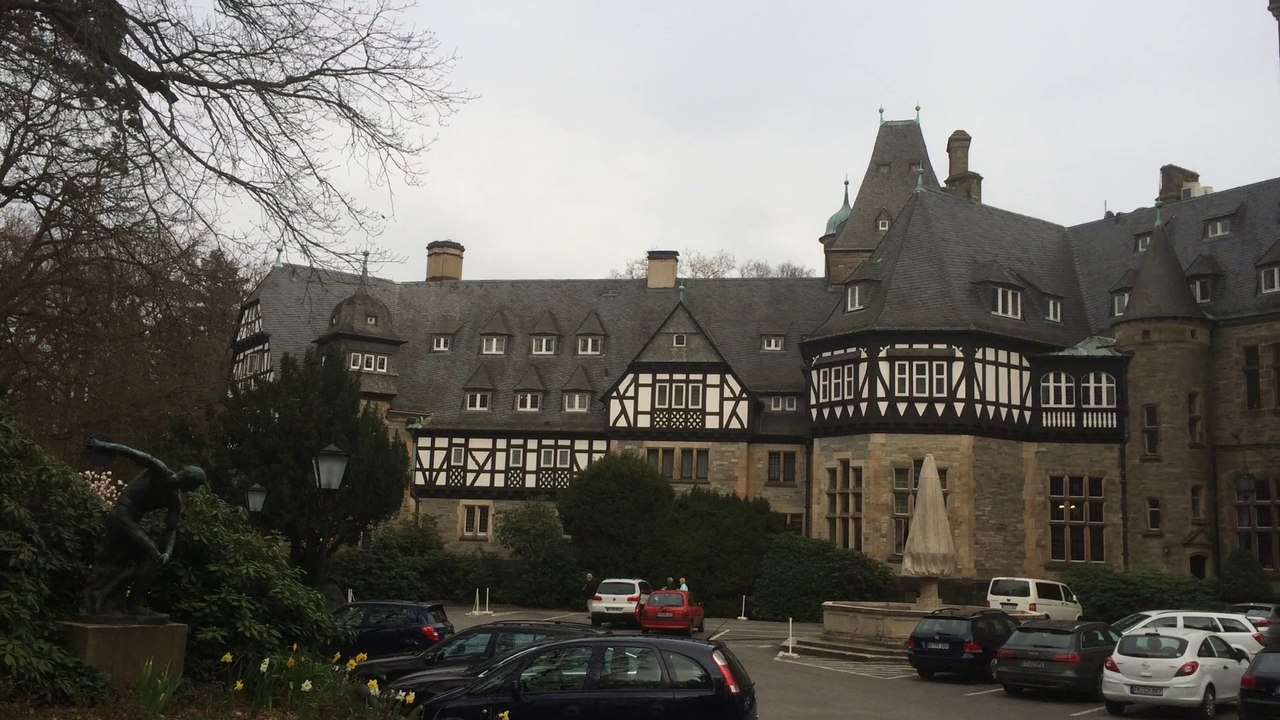 Schloss-Hotel Kronlberg im Taunus 30.03.2014 Grandhotel vor dem Hotel