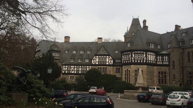 Schloss-Hotel Kronlberg im Taunus 30.03.2014 Grandhotel vor dem Hotel