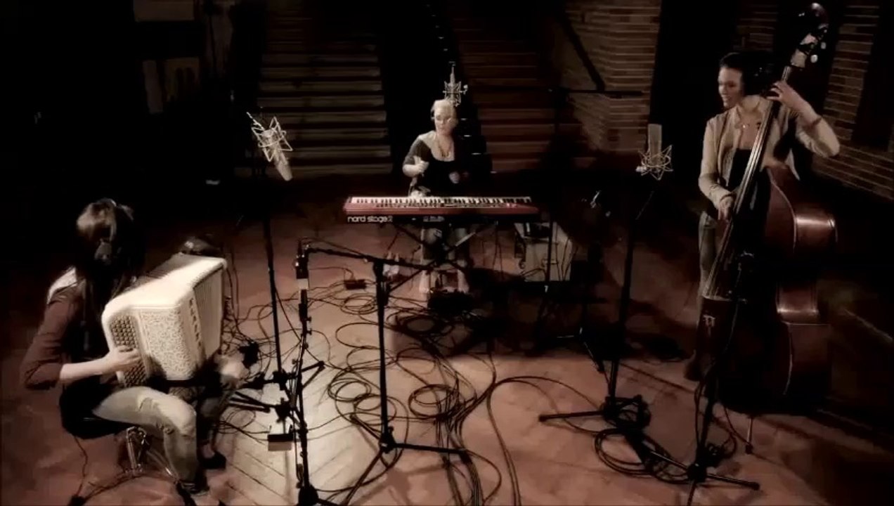 Elaiza - is it right (bastard batucada deep impuls remix) video