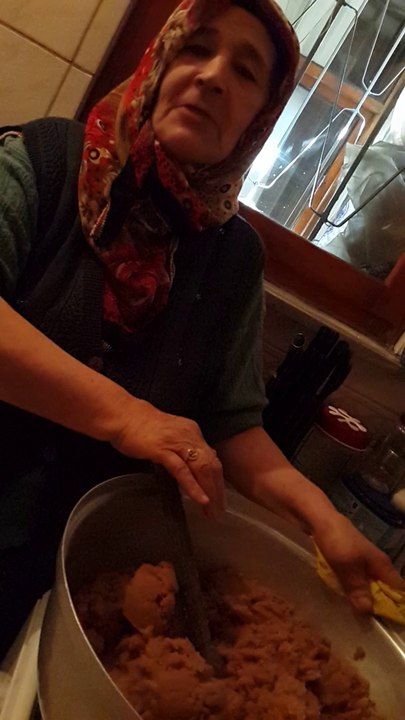 Teyzem CHP,MHP,BDP ve Persinvanya için Helva kavurdu:))30 Mart kutlaması :))