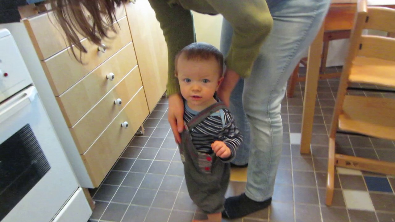 Lukas dans la cuisine
