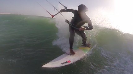 Pedro Henrique kitesurfing in Dakhla