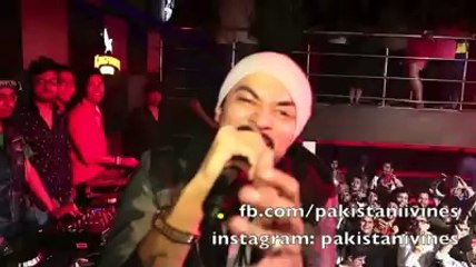 Bohemia_saying_about_honey_singh_in_a_concert