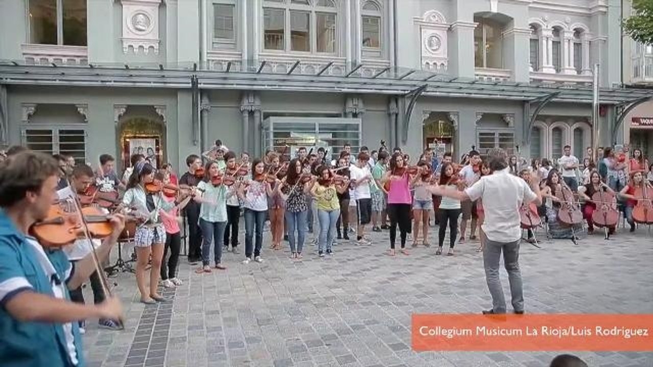 Youth Orchestra Covers 'Game of Thrones' Theme for Flash Mob