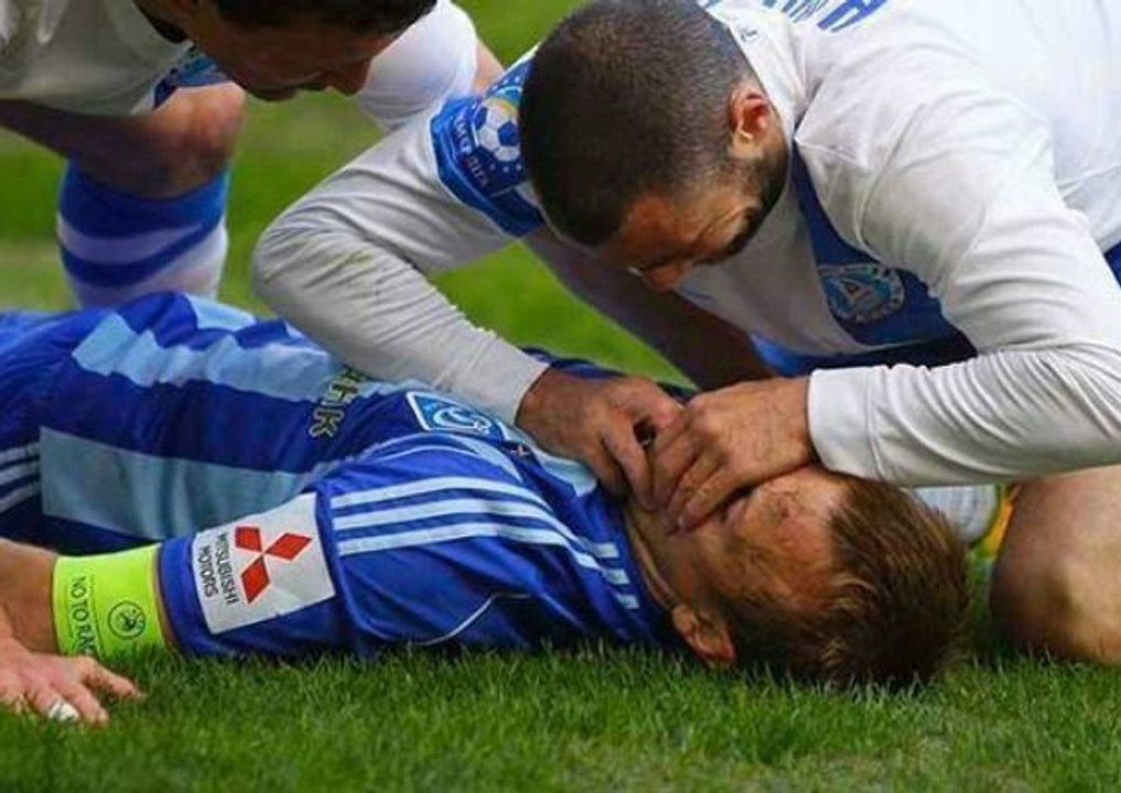 Un joueur de foot sauve la vie de son adversaire