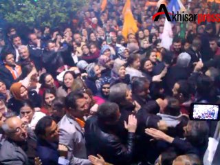 Akhisar'da Salih Hızlı, Zaferini Böyle Kutladı