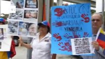 Venezuelanos protestam em frente a consulado do Brasil em Miami