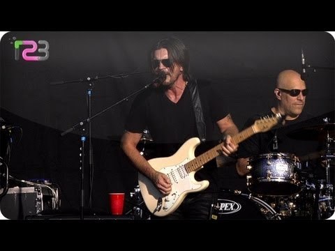 Juanes ft. Weezer, Snoop Dogg, Prince Royce 123:POV