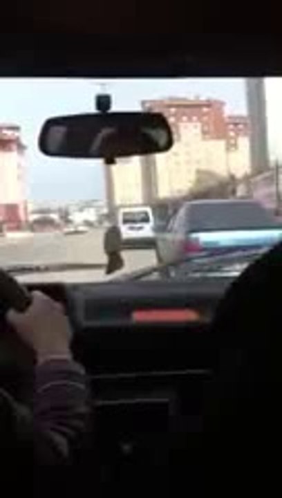 Sebebi neydi ki? Bir babanın kızına araba kullanmayı öğrettiği an!