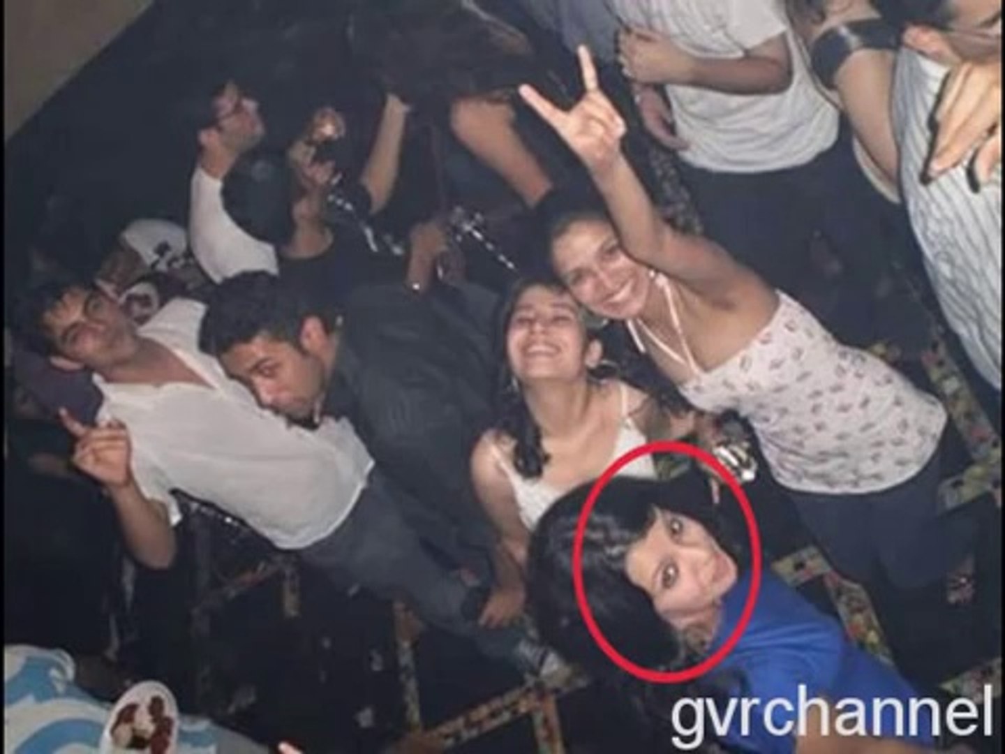 Sakshi dhoni cigarette