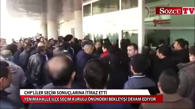 CHP'lilerin Yenimahalle İlçe seçim kurulu önündeki bekleyişi devam ediyor
