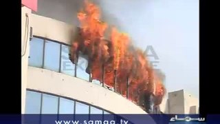 LAHORE_ Fire engulfs commercial plaza