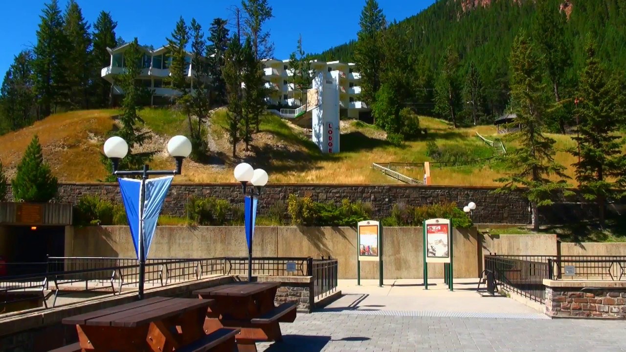 Around Hor Springs in Radium.