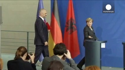 Angela Merkel: "Ritiro truppe russe da confine ucraino non è abbastanza"