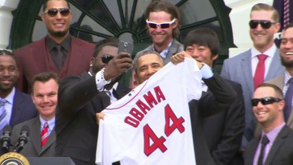Obama poses for a selfie with David Ortiz
