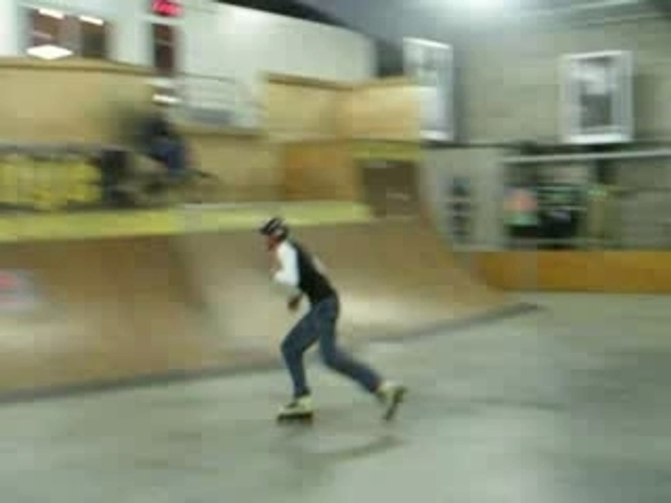 85-Stevo au hangar