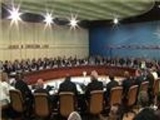 الناتو يوقف التعاون العسكري مع روسيا