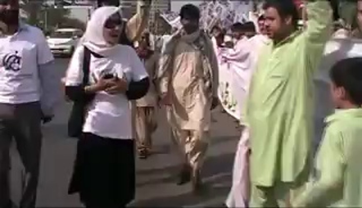 Signature campaign in Karachi for solidarity with Aafia 30 March`14