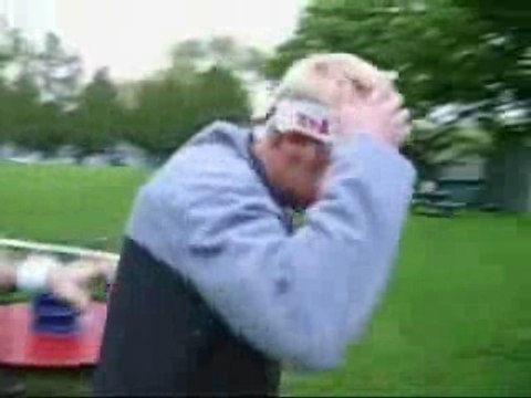 Régis Fait Du Ping-Pong