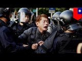 Taiwan protests: riot police move in as students rally against China trade pact