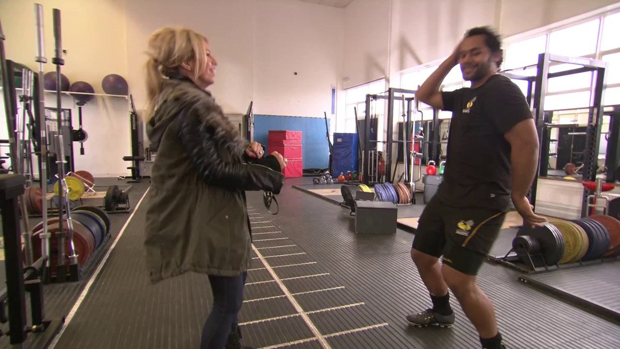 Billy Vunipola does "the dougie" for ESPN