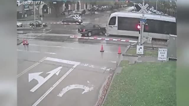 Voiture SUV vs Train