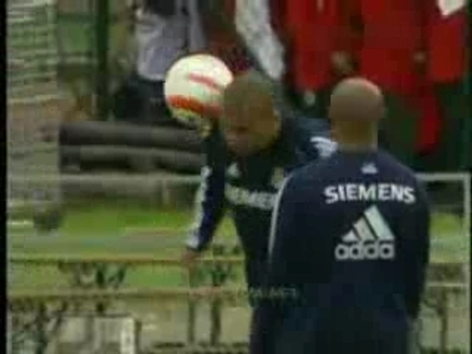 Ronaldo jongle avec le tibia !