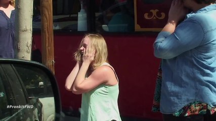 L'incroyable journée d'une serveuse : sa vie va être bouleversée !