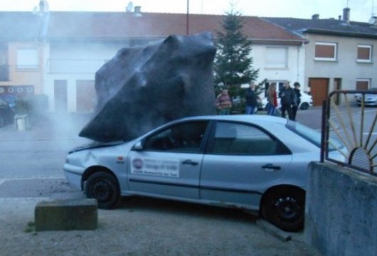 Crash d'une météorite à Villey-Saint-Étienne - ZAPPING ACTU DU 02/04/2014