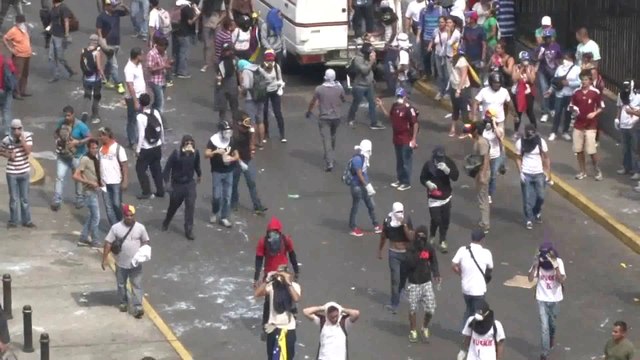 Impactantes enfrentamientos en Chacaito el 1A