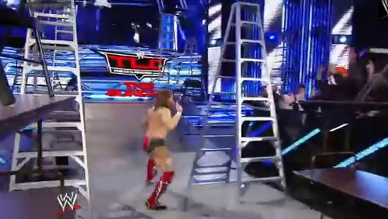 WWE Daniel Bryan vs Erick Rowan on SmackDown! Dec. 13, 213