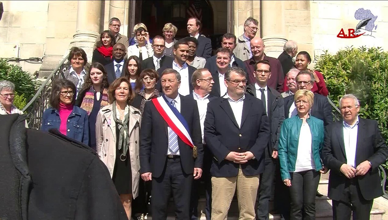 CHATEAU THIERRY AVEC FELIX BOKASSIA, D. KABONGO ET LE MAIRE DE LA VILLE JACQUES KRABAL