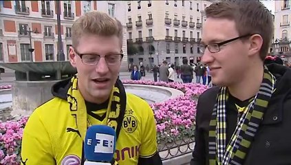 Aficionados del Borussia Dortmund recorren las calles de Madrid antes del partido