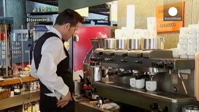 Mayor bajada del paro en España en marzo desde 2006