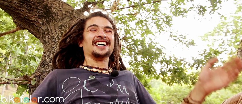 Gezgin ile Gölgesi: Adamlar para kullanmadan yaşıyor.