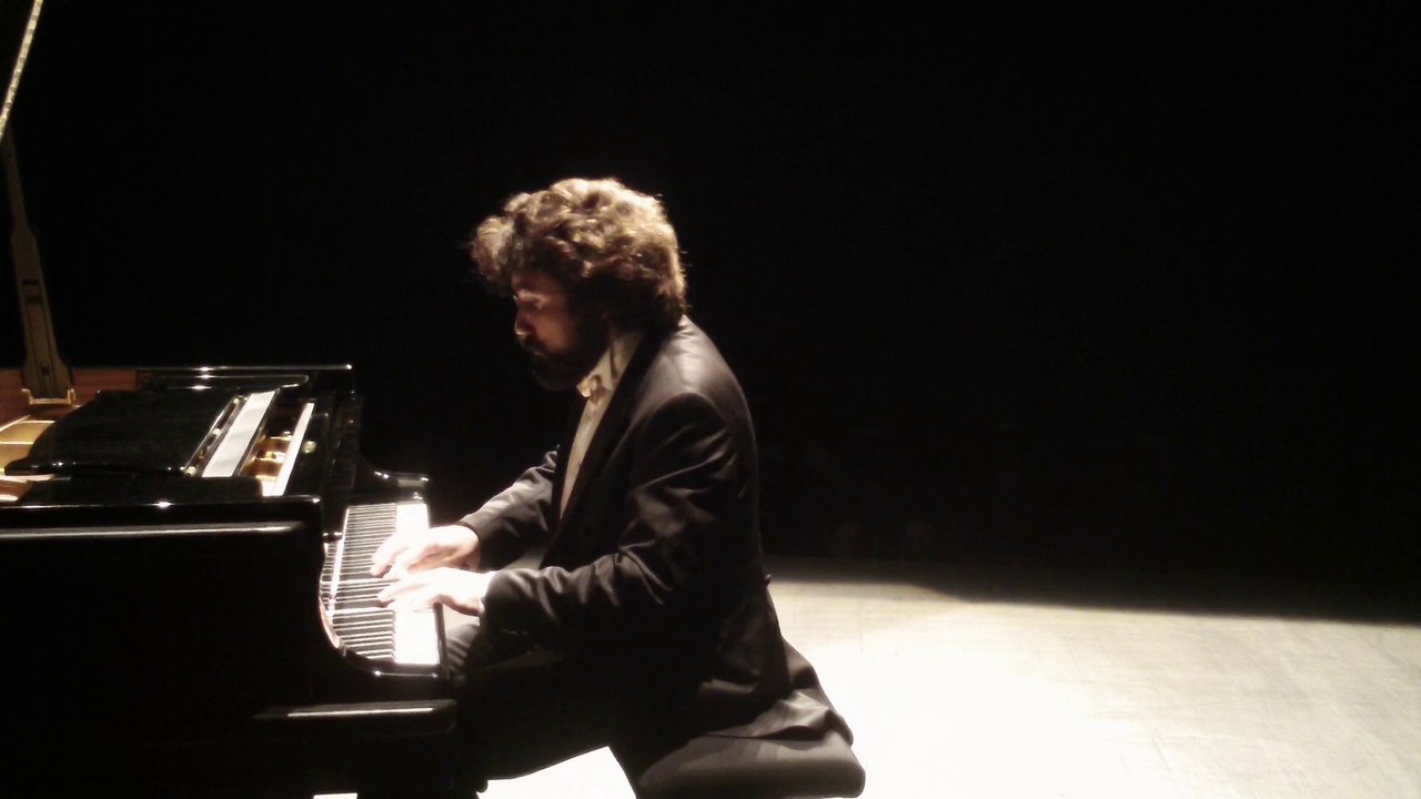 Nicolas Celoro joue Liszt 6° Rhapsodie Hongroise à l'Opéra de Massy