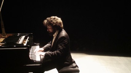 Nicolas Celoro joue Liszt 6° Rhapsodie Hongroise à l'Opéra de Massy