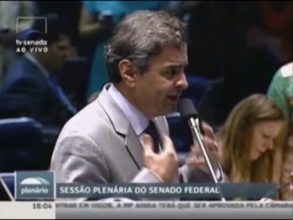 Aécio Neves: A oposição está fazendo o seu papel e cobrando os erros do Governo
