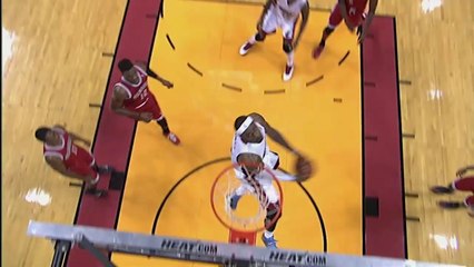 LeBron James signe un superbe reverse à deux mains