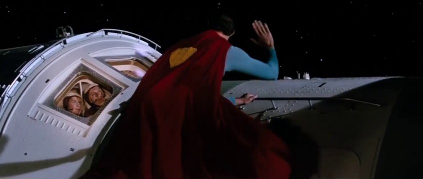 Une fin alternative de GRAVITY! Georges Clooney, Sandra Bullock et Superman!