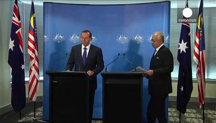 El primer ministro malasio visita la base que coordina la búsqueda del MH370