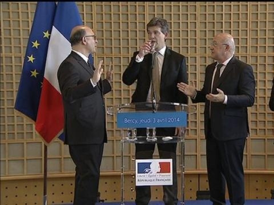 Montebourg à Moscovici après la passation de pouvoirs : "Tu nous paies un coup?" - 03/04
