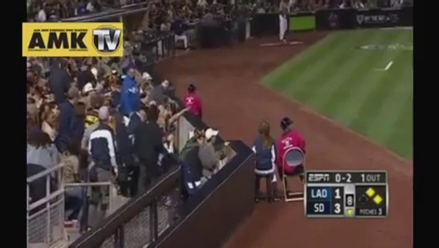 Top toplayıcı kızdan müthiş refleks