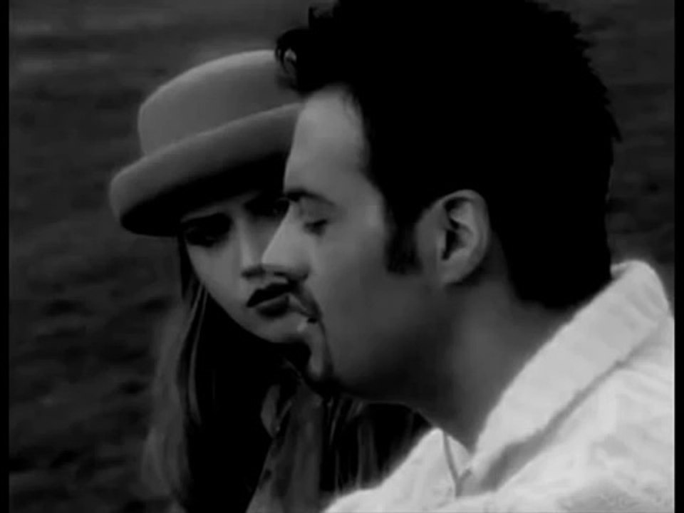 ▶ Hakan Peker-Hüzünler Kaldı Bende